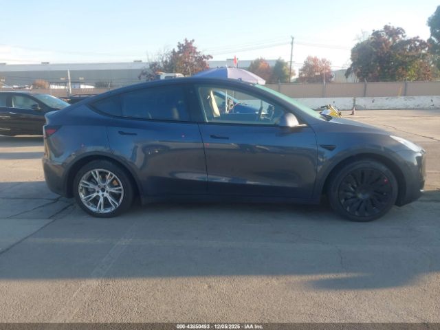 Tesla Model Y Long Range Dual Motor All-wheel Drive Image 17