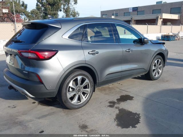 Ford Escape Platinum Image 2