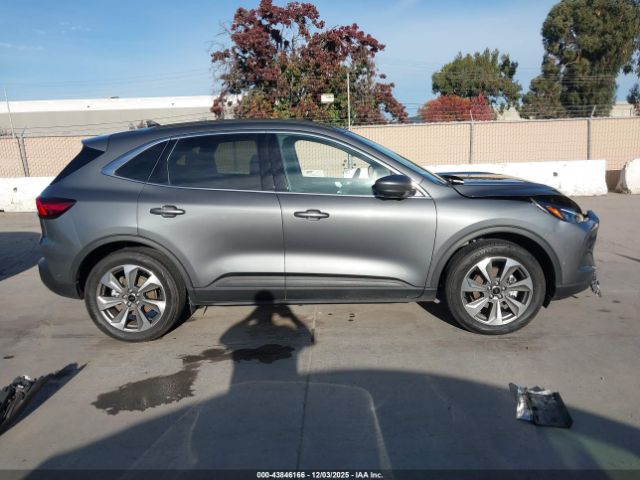 Ford Escape Platinum Image 17