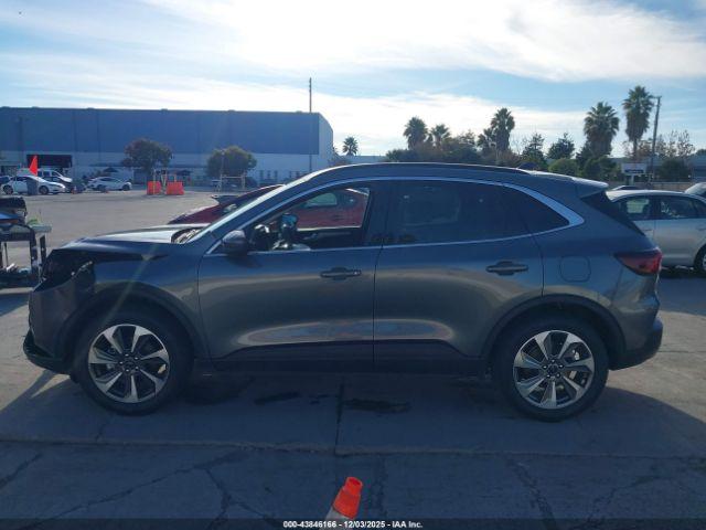 Ford Escape Platinum Image 14