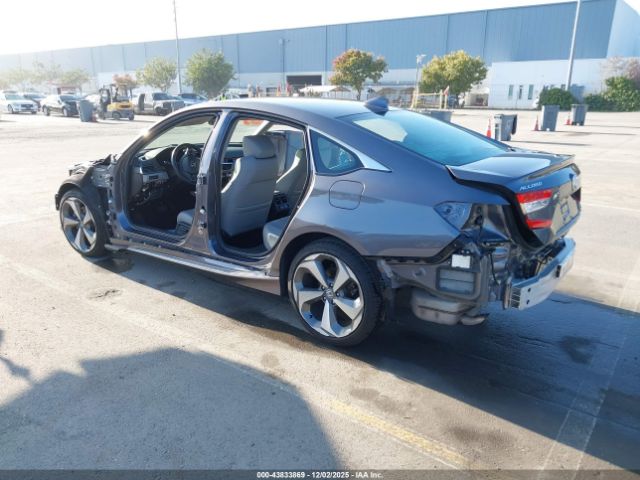 Honda Accord Touring 2.0t Image 10