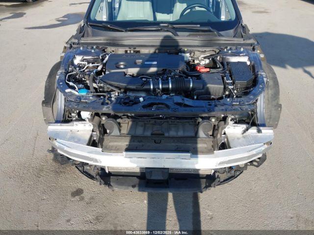 Honda Accord Touring 2.0t Image 11