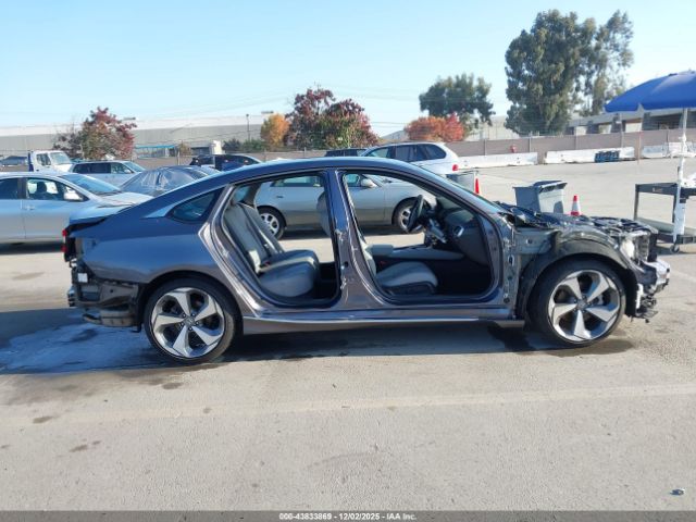 Honda Accord Touring 2.0t Image 16