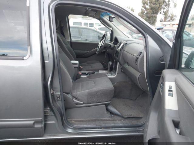 Nissan Pathfinder S Image 6
