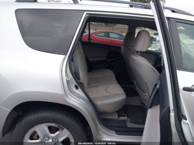 Toyota RAV4 Image 14