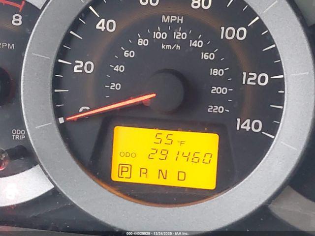 Toyota RAV4 Image 16