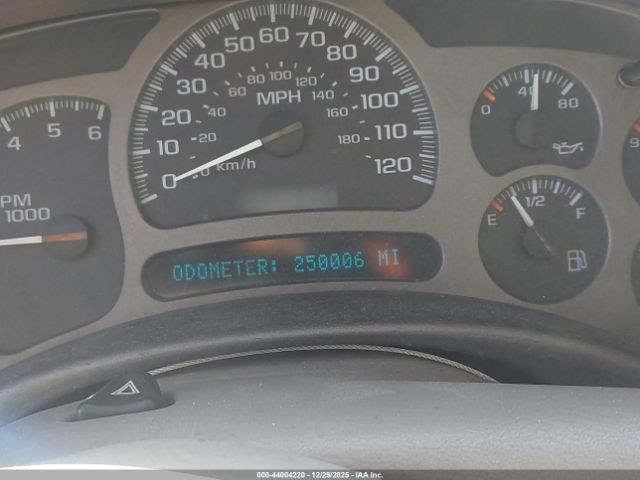 GMC Yukon Denali Image 6