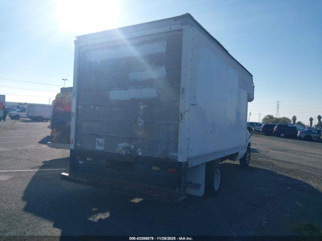 Ford Econoline E350 Cutaway Van Image 3