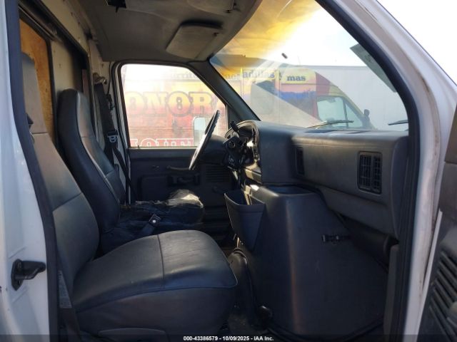 Ford Econoline E350 Cutaway Van Image 4