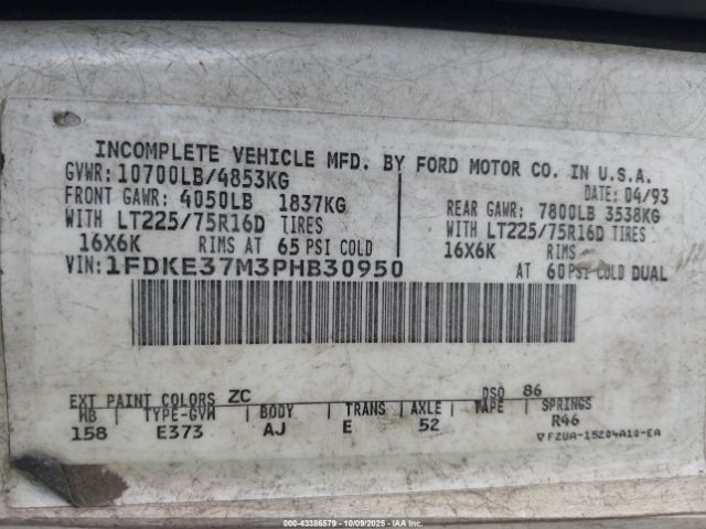 Ford Econoline E350 Cutaway Van Image 7