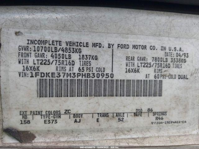 Ford Econoline E350 Cutaway Van Image 7