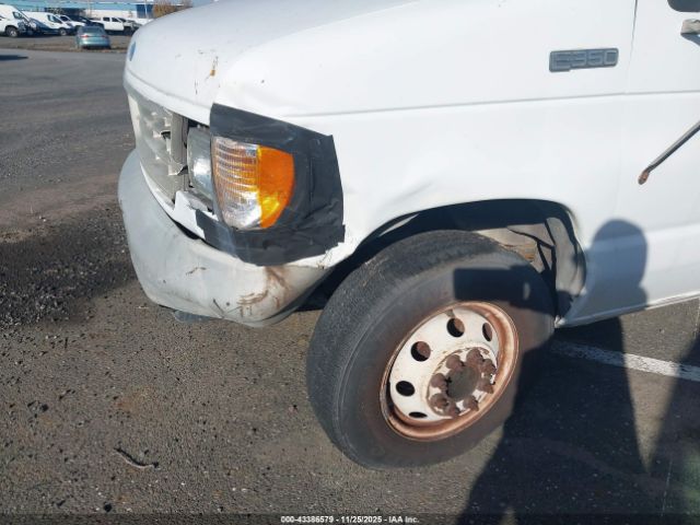 Ford Econoline E350 Cutaway Van Image 9