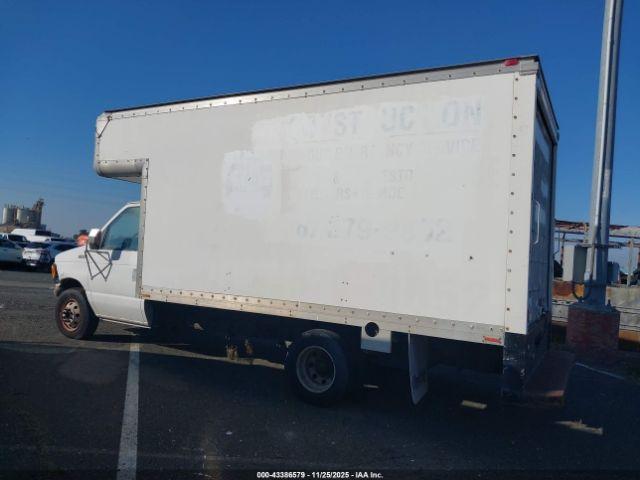 Ford Econoline E350 Cutaway Van Image 10