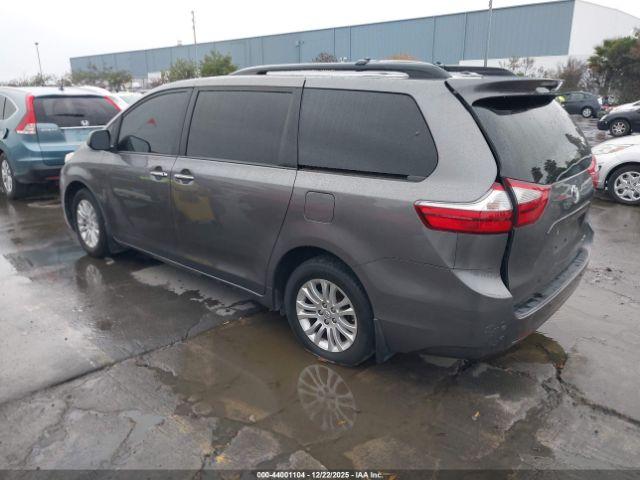 Toyota Sienna Xle 8 Passenger Image 11