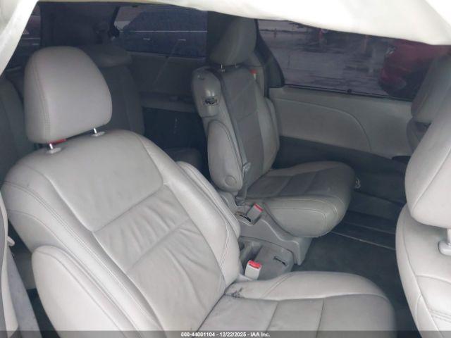 Toyota Sienna Xle 8 Passenger Image 13