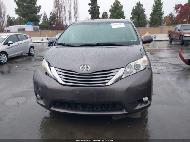 Toyota Sienna Xle 8 Passenger Image 10