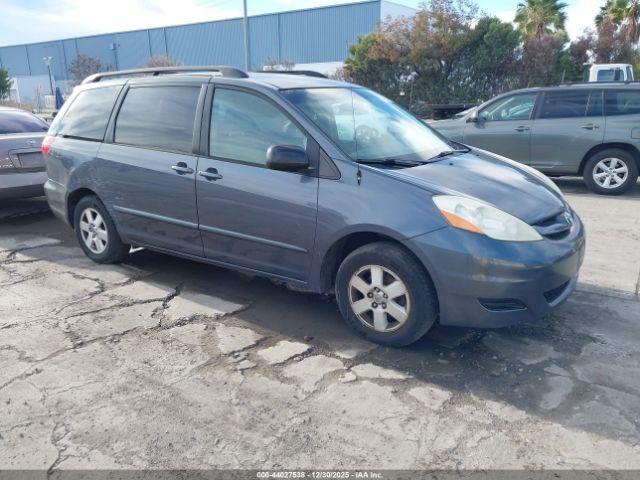  Salvage Toyota Sienna