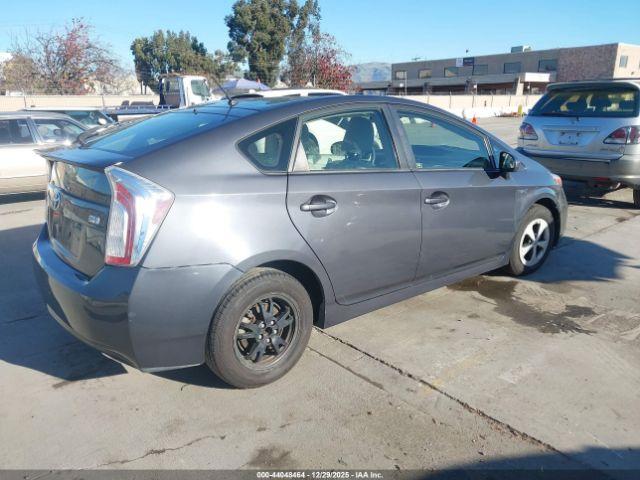 Toyota Prius Two Image 6