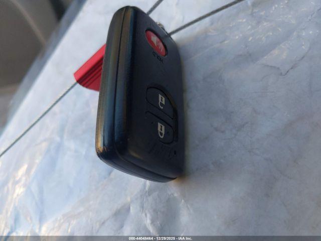 Toyota Prius Two Image 14