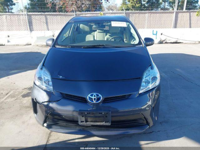 Toyota Prius Two Image 12