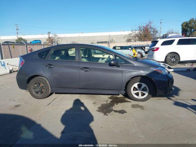 Toyota Prius Two Image 11