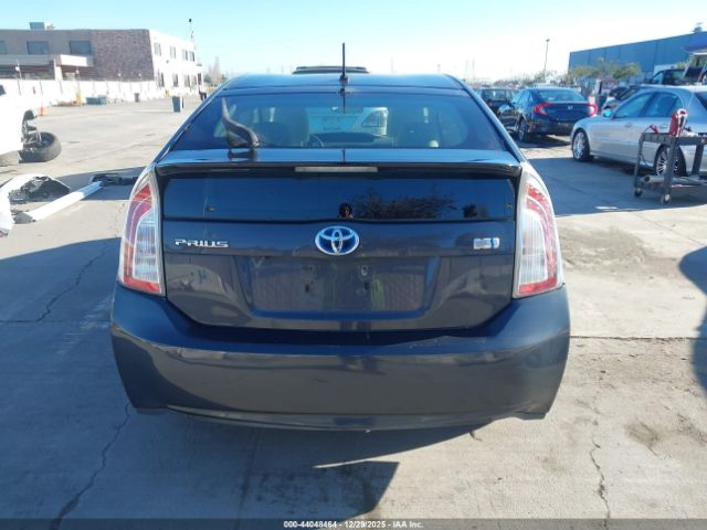 Toyota Prius Two Image 5