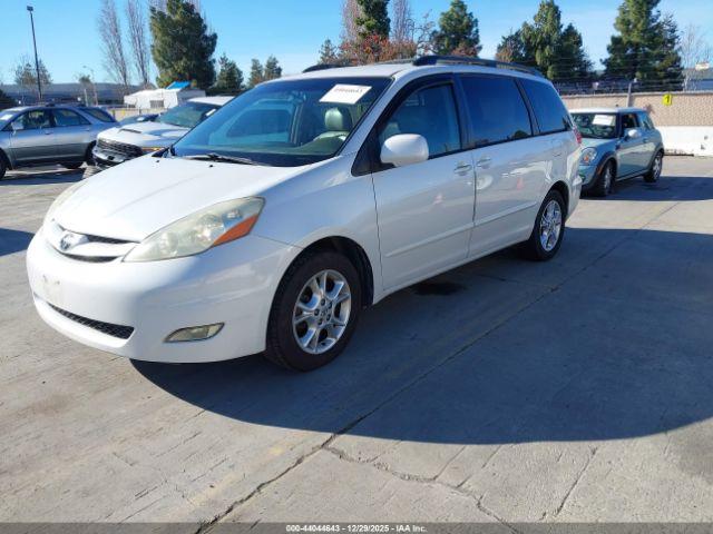 Toyota Sienna Xle Image 2