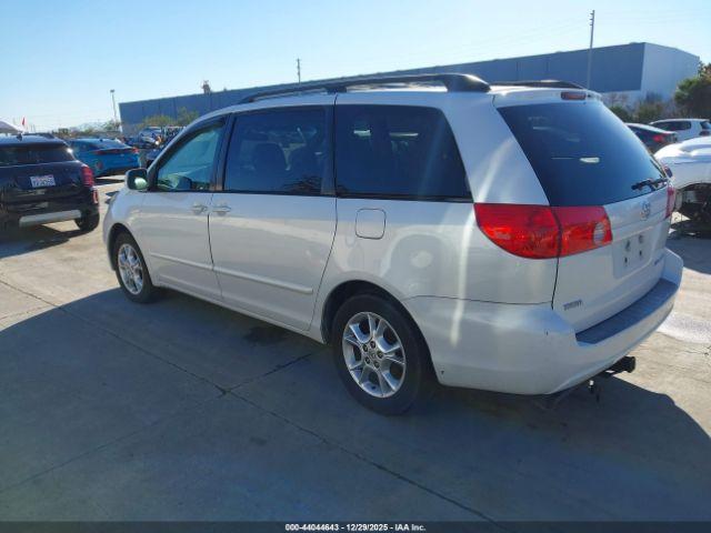 Toyota Sienna Xle Image 4