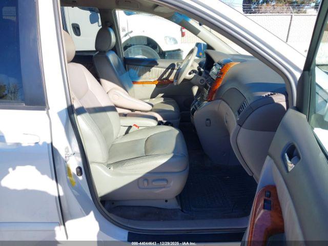 Toyota Sienna Xle Image 11