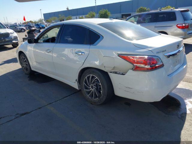 Nissan Altima Image 8