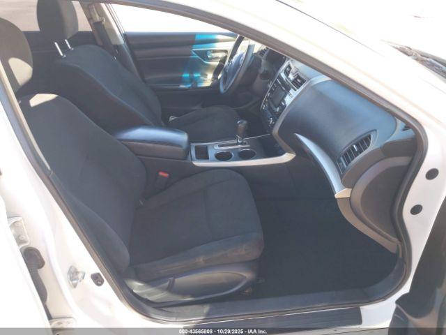 Nissan Altima Image 7