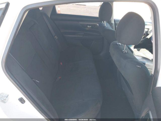 Nissan Altima Image 10