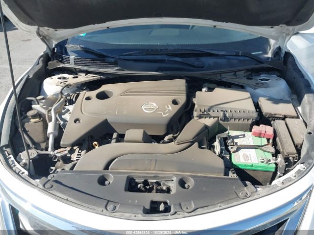 Nissan Altima Image 12