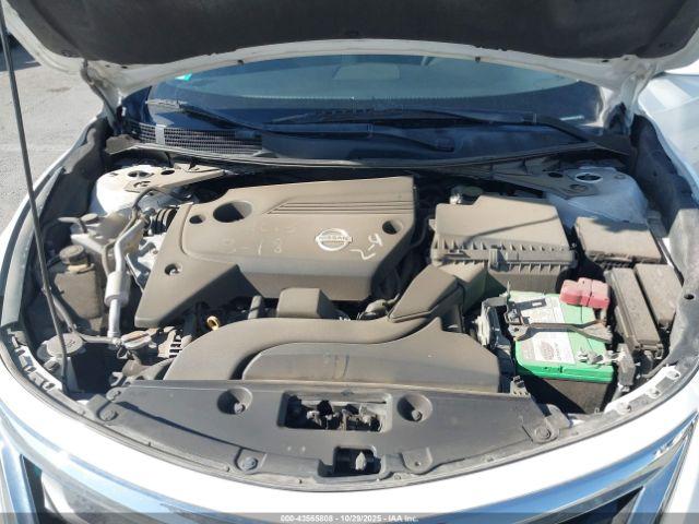 Nissan Altima Image 12