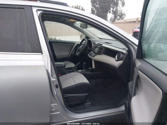 Toyota RAV4 Xle Image 3