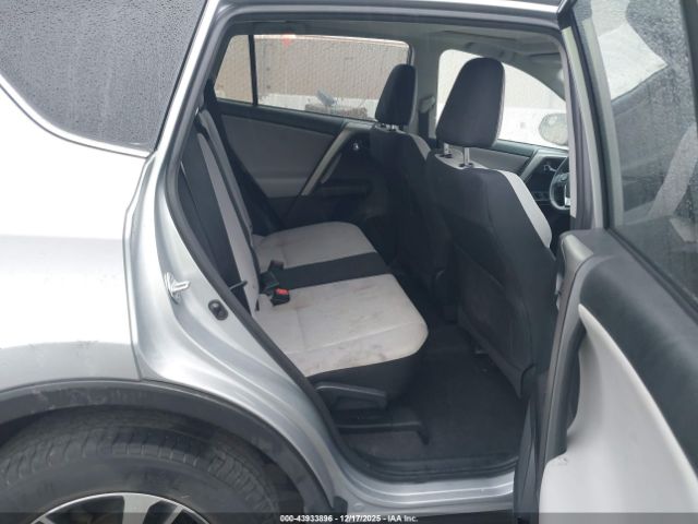 Toyota RAV4 Xle Image 4