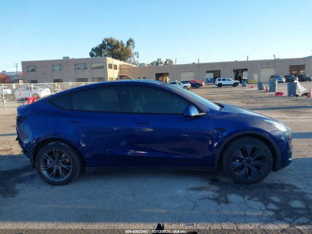 Tesla Model Y Image 10
