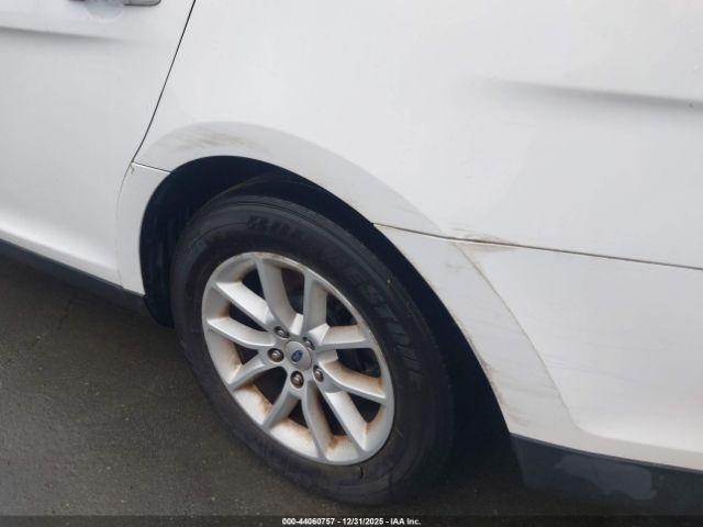 Ford Taurus Se Image 5