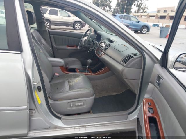 Toyota Camry Xle Image 3