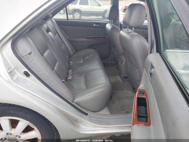 Toyota Camry Xle Image 9