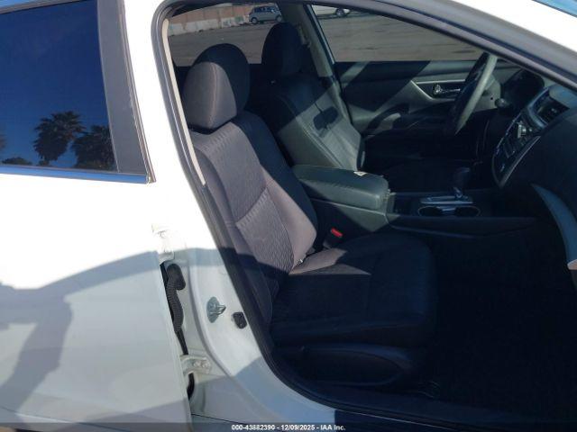 Nissan Altima 2.5 S Image 4