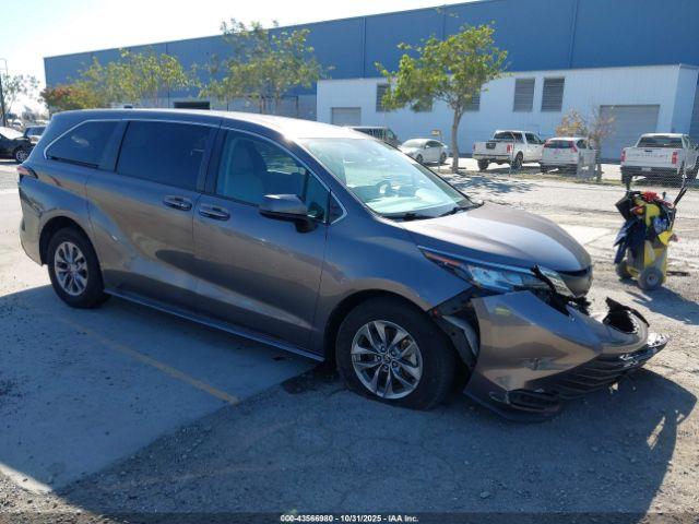  Salvage Toyota Sienna