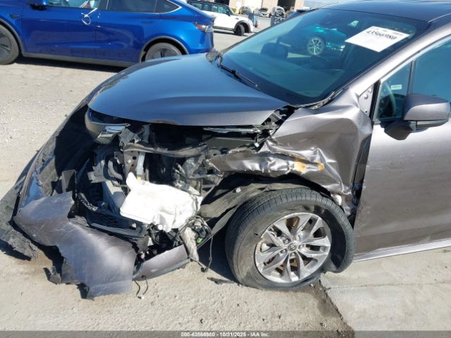 Toyota Sienna Le Image 2