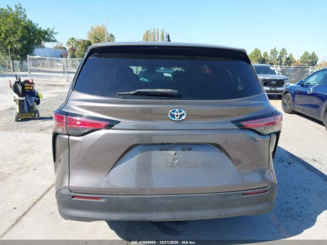Toyota Sienna Le Image 15