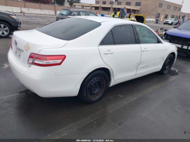 Toyota Camry Le Image 3