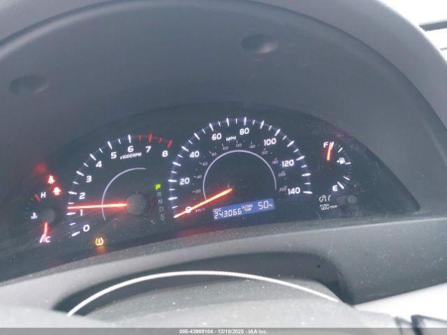 Toyota Camry Le Image 6