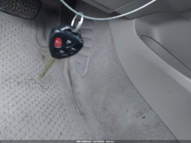 Toyota Camry Le Image 2