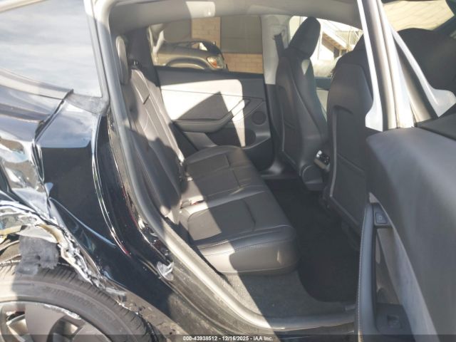 Tesla Model Y Performance Dual Motor All-wheel Drive Image 13