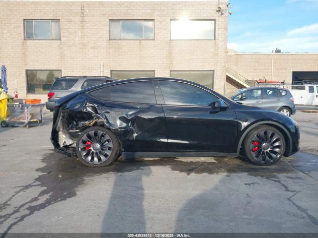 Tesla Model Y Performance Dual Motor All-wheel Drive Image 12