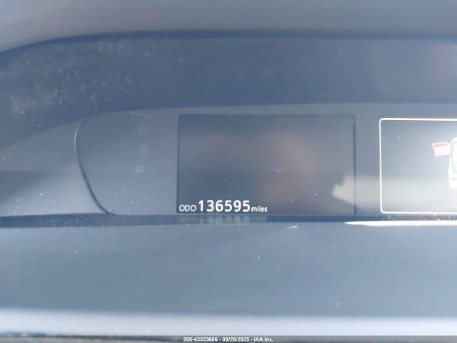 Toyota Prius Le Image 8